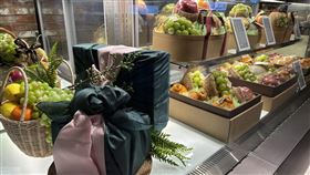 這個年不好過 韓國掀「節日理財」熱潮韓國物價飛漲，在年節送禮上如何開源節流的「節日理財」成為熱門話題。圖為韓國百貨公司販售禮盒展示品。中央社記者廖禹揚首爾攝  112年2月1日