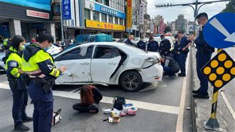 台南警匪追逐！白車連撞3人逃亡　2嫌落網