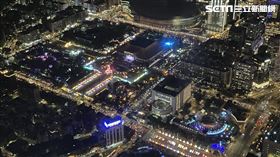 台灣燈會在台北，北市觀傳局指出，民眾可到地標建築「台北101」及「台北市政府」觀賞大型共演光雕秀。（圖／記者吳康瑋攝）