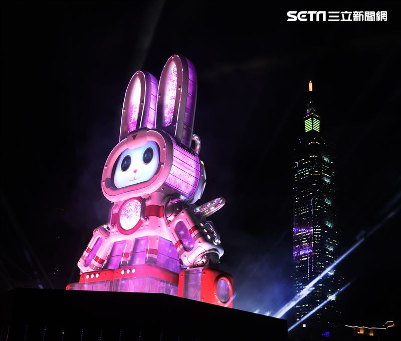 2023台灣燈會主燈玉兔壯彩著太空裝