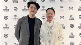 孔慶輝（左）在鹿特丹影展巧遇河瀨直美（右）。（圖／海鵬提供）