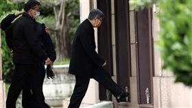 陳建仁出席行政院會（2）新內閣首次院會2日舉行，並邀請6名直轄市長列席；行政院長陳建仁（右）約在上午8時抵達。中央社記者吳家昇攝  112年2月2日