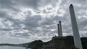 協和電廠更新改建  2儲油槽擬設雲端資訊中心協和電廠研擬更新改建第4座天然氣接收站（四接），規劃陸續除役屆齡的既有4部燃油機組，其中湖海路兩座D、E儲油槽，除役後將改成雲端資訊中心。台電表示，未來不只台電受益，對全國資訊處理會有很大幫助。中央社記者王朝鈺攝  111年3月10日