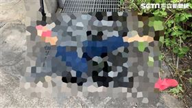 苗栗老婦倒栽蔥頭插水圳，救出已明顯死亡。（圖／民眾提供）