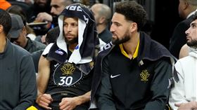 ▲勇士第四節丟掉11分領先優勢遭追平，延長賽「浪花兄弟」成績掛蛋。（圖／美聯社／達志影像）