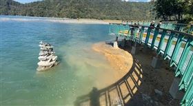 日月潭，乾旱，九蛙疊像，九蛙露出七蛙 (圖／翻攝畫面) 