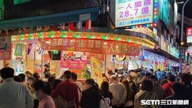 威力彩2日總獎金上看4.2億，彩券行買氣相當旺。（圖／游定剛拍攝）