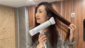486先生建議頭髮吹至8成乾或選用負離子吹風機減少靜電產生。（圖／486團購提供）