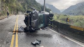 苗栗縣台6線公館鄉山區福基村，自小客車自撞山壁，失控側翻，駕駛受困傷重不治(圖／翻攝畫面)