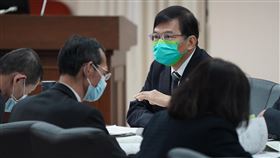 1200交通月票  王國材：持續推動有關選前民進黨北北基桃市長候選人拋出的「1200交通月票」政見，交通部長王國材（右）28日表示，只要各地方政府提案，會就提案內容按照補助機制持續進行。中央社記者徐肇昌攝  111年11月28日