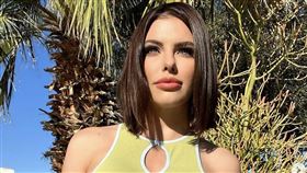 女優阿德里安娜·切奇克（Adriana Chechik）https://www.instagram.com/bratnasty69/