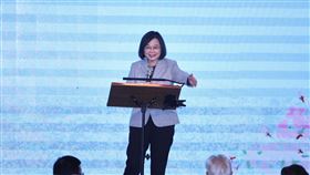 蔡總統出席台灣之友會感恩迎新春聯歡之夜（2）總統蔡英文（圖）3日晚間在台北出席台灣之友會感恩迎新春聯歡之夜，並為晚會致詞。中央社記者王飛華攝  112年2月3日