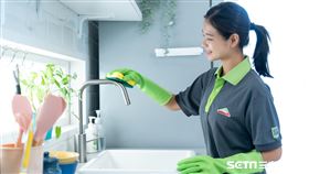 掃地,清潔。（圖／信義居家提供）