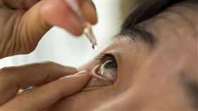 眼藥水,眼睛,疲勞,用眼過度,痠痛,舒緩,食鹽水,隱眼,示意圖／ingimage