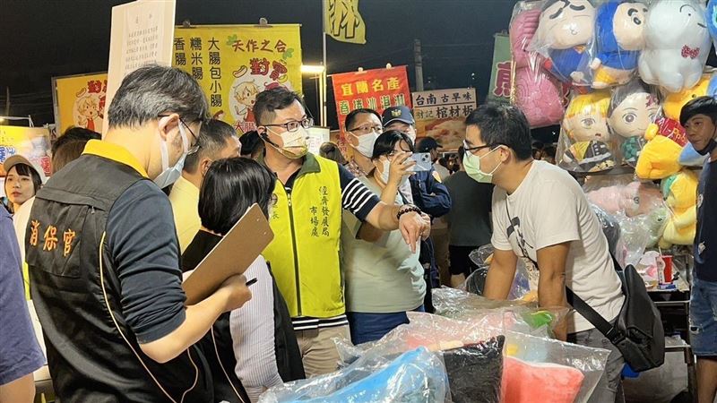 花園夜市再爆爭議！不找錢投籃攤身份曝光