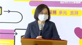 總統蔡英文視察「桃園市政府社會局安家實物銀行」
