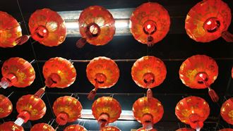 不僅補財庫還能求子！元宵「獻燈求丁」