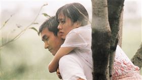 曹承佑（左）背孫藝真（右）談戀愛腿軟。（圖／甲上提供）