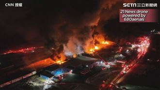 美國火車嚴重出軌陷火海　驚人空拍照曝光