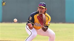 ▲張志豪春訓練習一壘守備。（圖／中信兄弟球團提供）