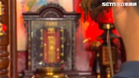 ▲清屯前還是要上香告知神明、祖先。（圖／寶島神很大）