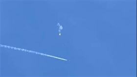 間諜氣球遭美軍飛彈擊落。（圖／翻攝自推特@elitedevon）