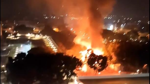 屏東榮總附近凌晨大火！居民驚醒：嚇死了