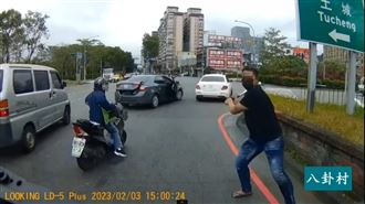 球棒隊砸車片「揚名國際」　2共犯抓到了