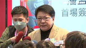 前屏東縣長潘孟安出席2023台北國際書展《紅色鋼鐵人 潘孟安》首波簽書會，行政院副院長鄭文燦文化部長史哲現身相挺