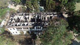 屏東大武營歷史建築火警  燒毀百坪面積列為歷史建築的大武營區隊史館遭祝融燒毀百坪面積，原定下週就要進場施工進行修復活化工程，縣府5日表示，將全力修復，不影響完工期程。（屏東消防局提供）中央社記者李卉婷傳真  112年2月5日