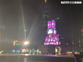 台灣燈會湧滿滿人潮、7點前單日已達46萬人次，可觀的錢潮、商機湧入。（圖／記者吳康瑋攝）