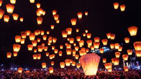 20呎萌兔主燈吸睛！平溪天燈節「百盞天燈升空」　絕美畫面曝光（圖／新北市政府提供）