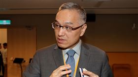 中研院組改會報告　朱雲漢：將有具體建議中研院組改會發言人朱雲漢1日在院士會議歡迎晚宴開始前受訪表示，組改會3日將提出的報告案會有具體建議供給院士討論，但詳細內容因還未跟院士報告，不便公開。中央社記者張皓安攝　107年7月1日