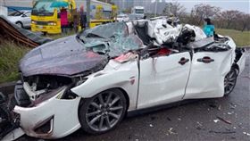 國道2號,車禍,轎車,水泥車（圖／翻攝畫面）