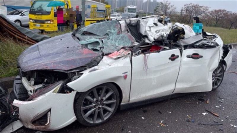 新／國2西向11Ｋ4車追撞　1人無生命跡象