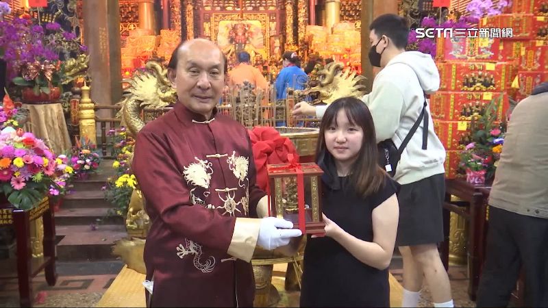 台中南天宮「關公鬧元宵」　擲金龜超熱鬧