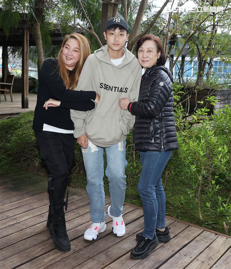 陳希愛、兒子三立新聞網專訪。（記這邱榮吉/攝影）