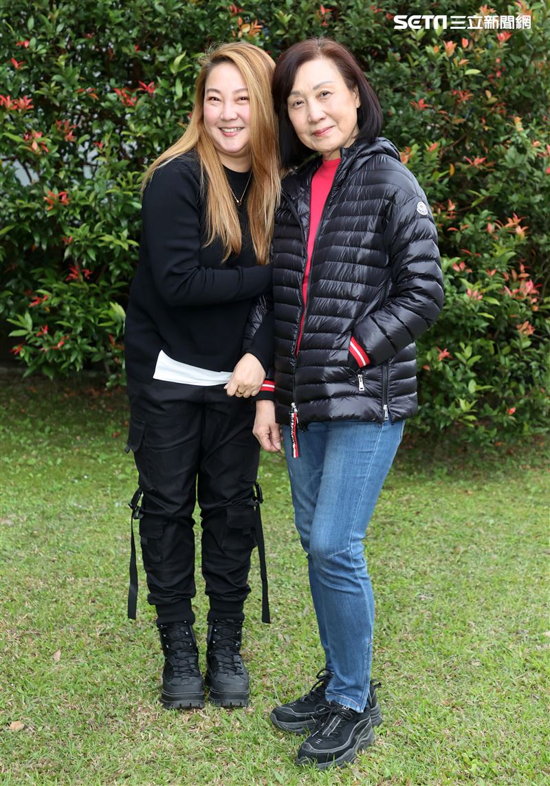 陳希愛、兒子三立新聞網專訪。（記這邱榮吉/攝影）