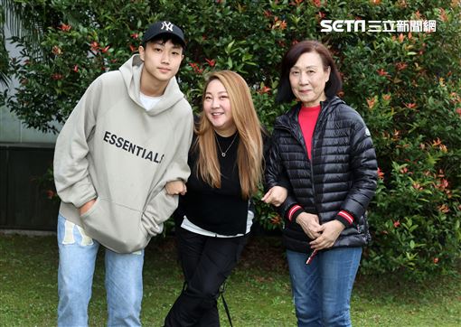 陳希愛、兒子三立新聞網專訪。（記這邱榮吉/攝影）