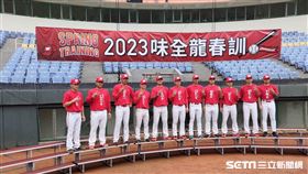 ▲味全龍2023年春訓媒體日合影。（圖／記者蕭保祥攝影）
