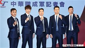 ▲經典賽台灣隊成立記者會，總教練林岳平和4位球員林子偉、王威晨、江少慶和黃子鵬出席。（圖／記者劉彥池攝影）