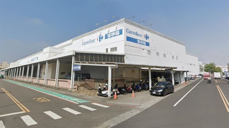 上月喊熄燈！家樂福北門店「不關了」