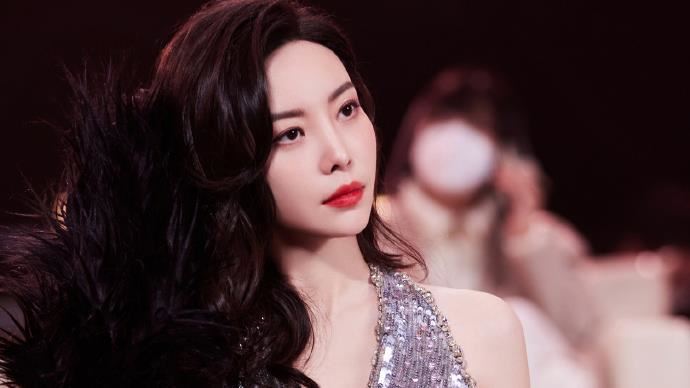 超正女星腿開洩春光！工作人員狂打馬賽克