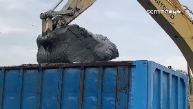 V洩泥害摔車2400.