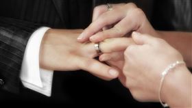 婚戒，套牢，結婚典禮　（圖／PIXABAY）