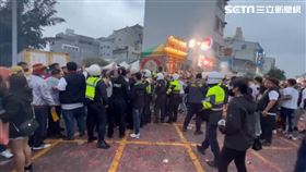 炮竹,元宵.繞境,台東(記者 王浩原 攝影)