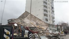 土耳其地震，居民自救，（圖／AP授權）