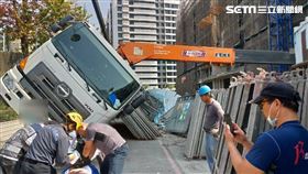 高雄,仁武,工人,板模,命危