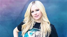 艾薇兒萊姆病 新專輯浴火重生 臥病