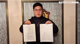 律師王俊翔出面控訴，指全球人壽董事長彭騰德拒不支付好友徐乃成1千萬美元，有不誠信行為。（圖／記者戴玉翔攝影）